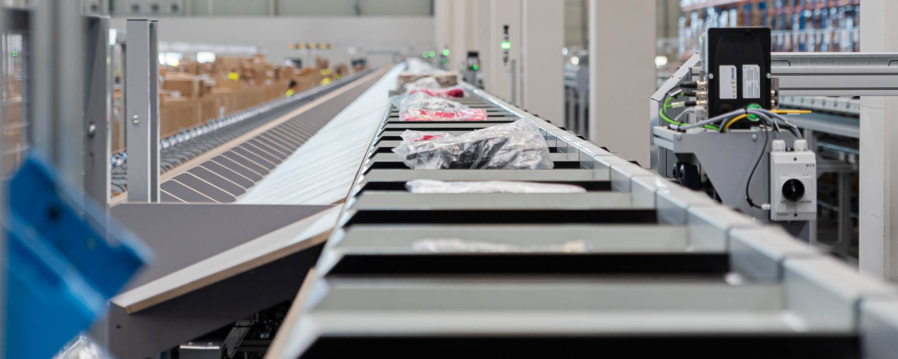Push tray sorter met producten in magazijn